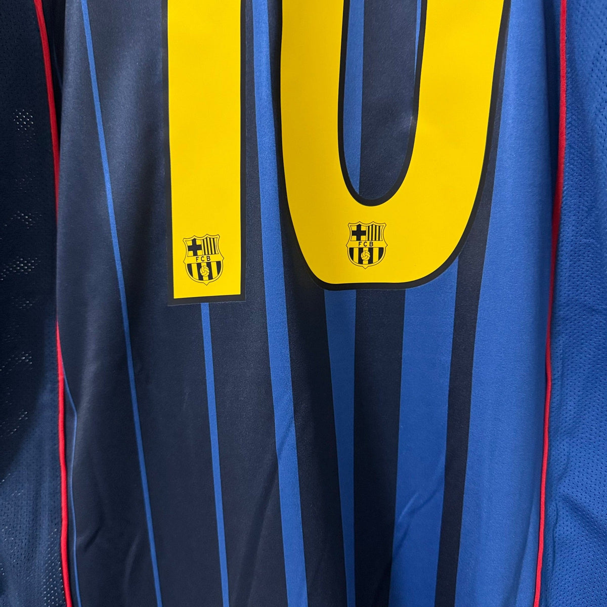 Barcelona 2004/05 Away Retro Soccer Jersey