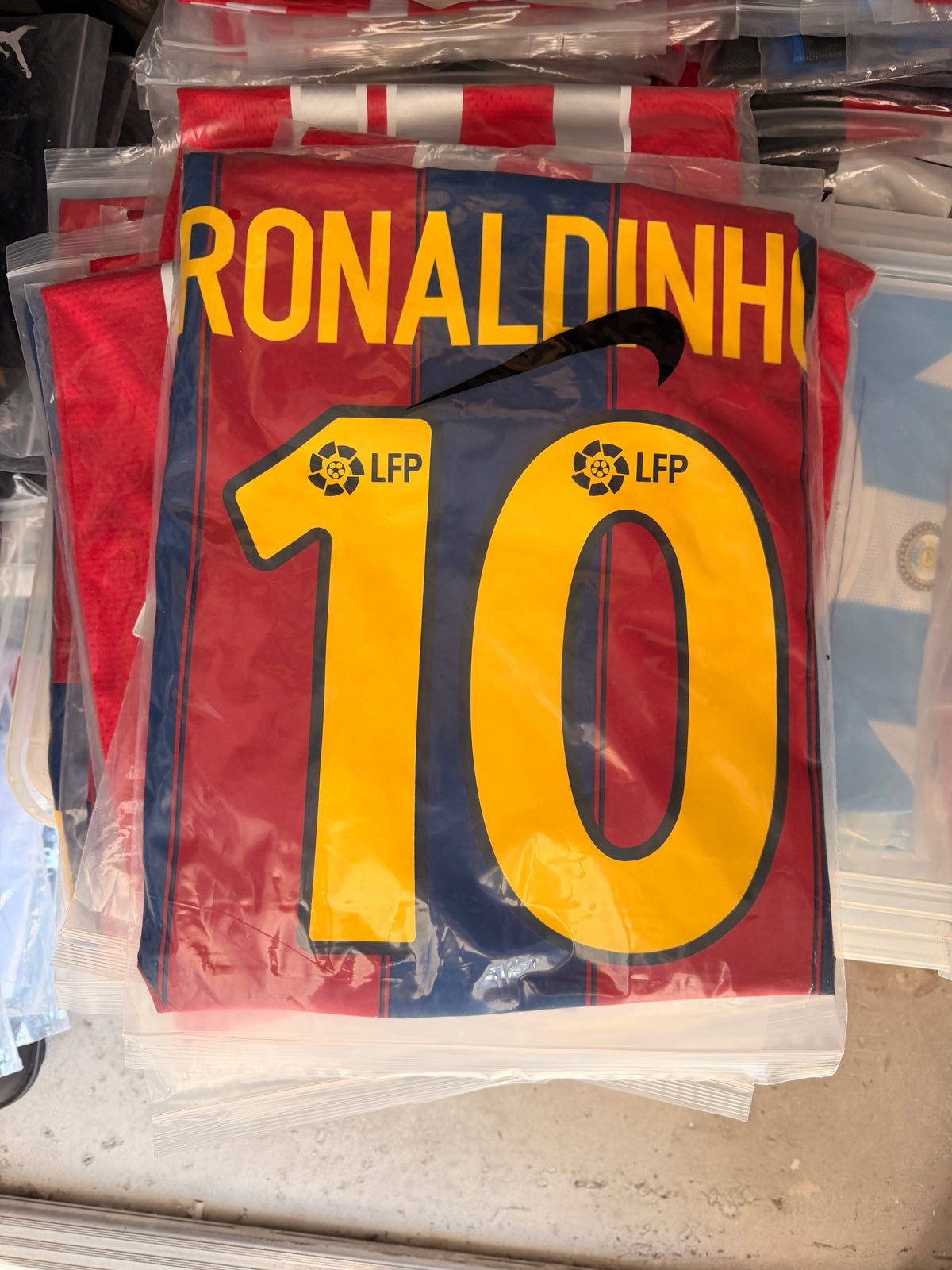 Barcelona Ronaldinho #10 2004/05 Home Retro Soccer Jersey Men Size