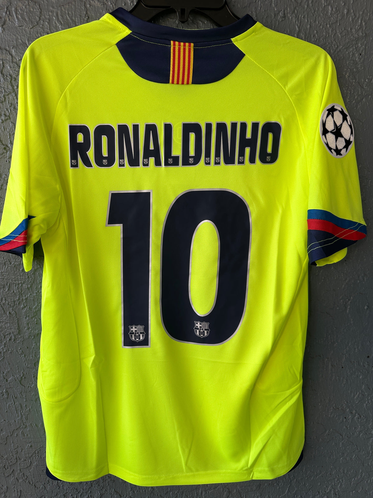 Barcelona Ronaldinho #10 2005/06 Away Yellow Retro Soccer Jersey Men Size
