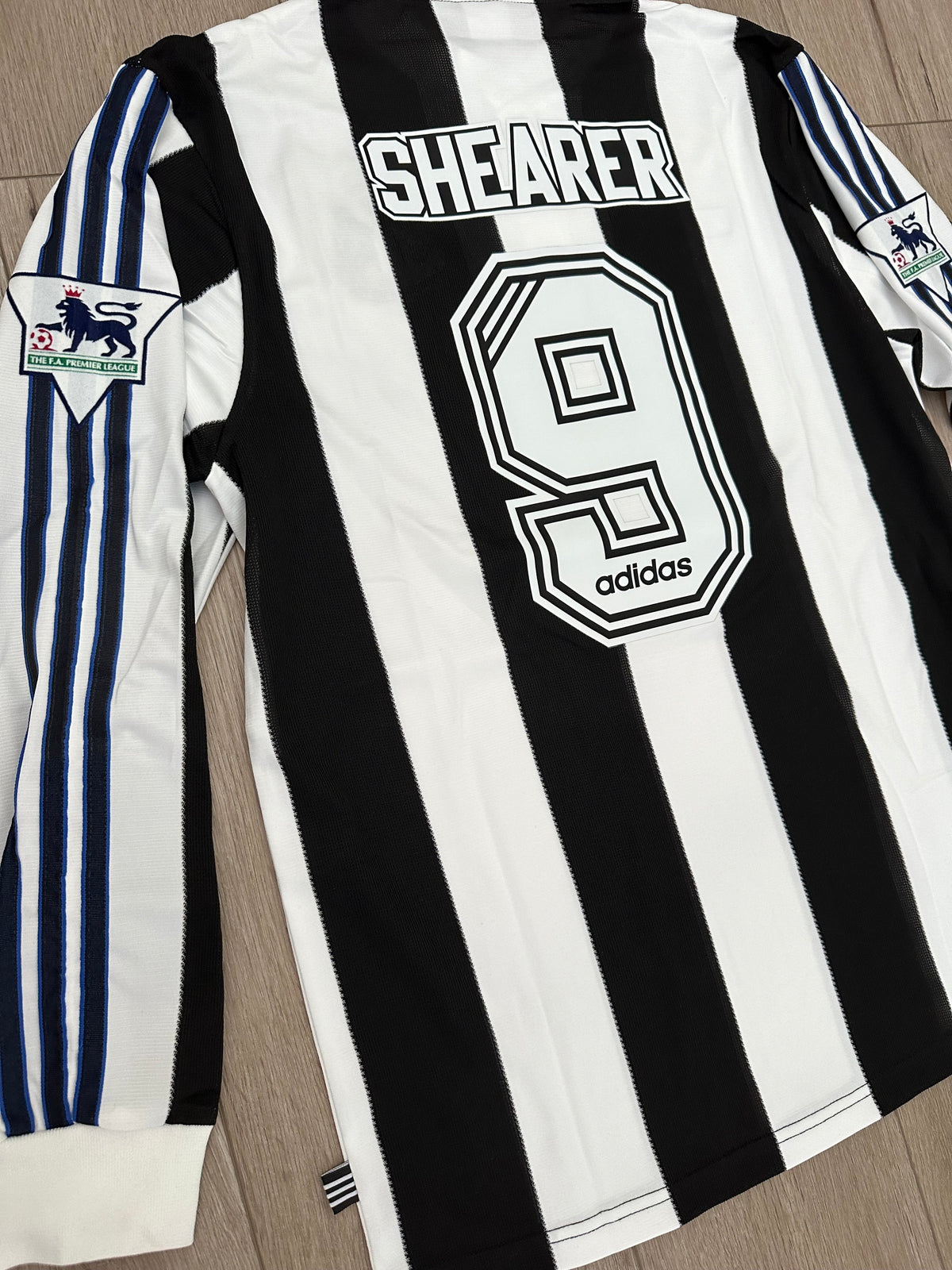 Newcastle Alan Shearer #9 1995/97 Home Long Sleeve Retro Soccer Jersey Men Size