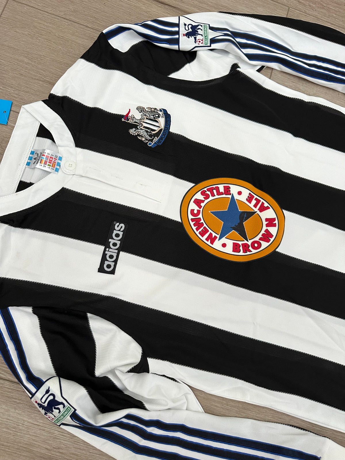Newcastle Alan Shearer #9 1995/97 Home Long Sleeve Retro Soccer Jersey Men Size