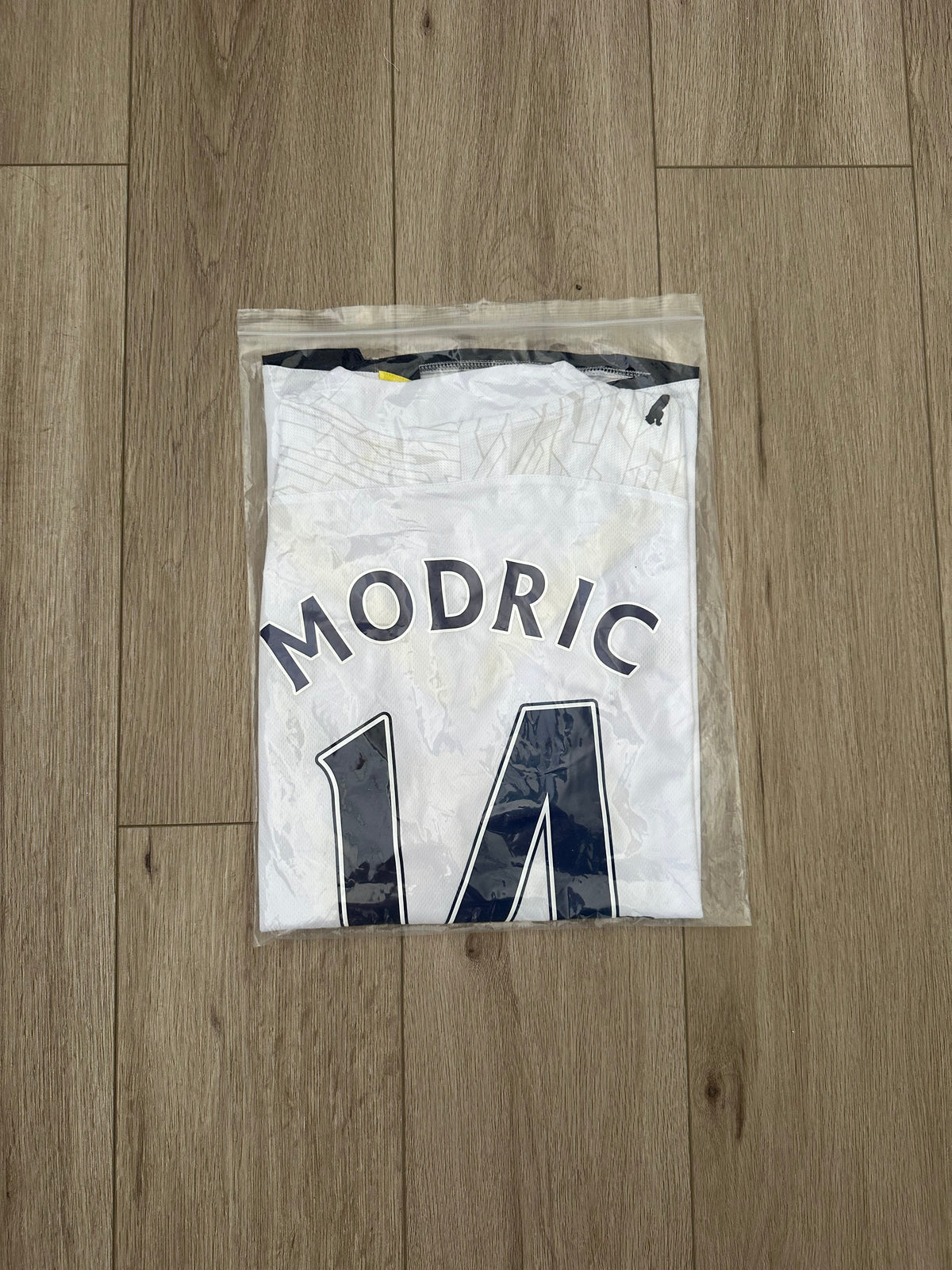 Tottenham Luka Modric #14 2009/10 Home White Retro Soccer Jersey Men