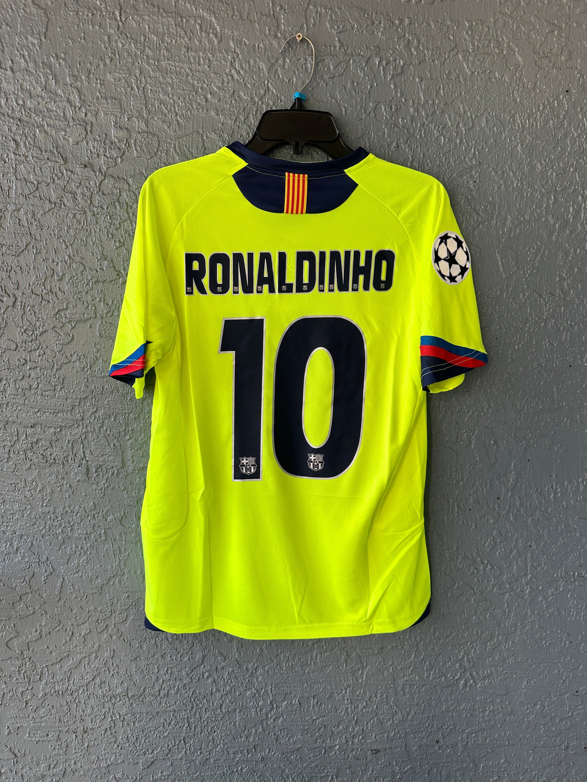 Barcelona Ronaldinho #10 2005/06 Away Yellow Retro Soccer Jersey Men Size