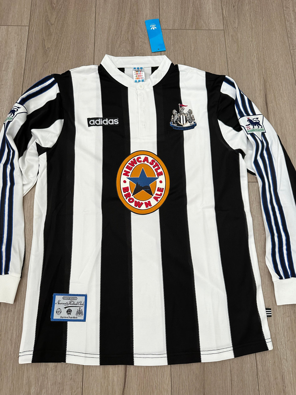 Newcastle Alan Shearer #9 1995/97 Home Long Sleeve Retro Soccer Jersey Men Size