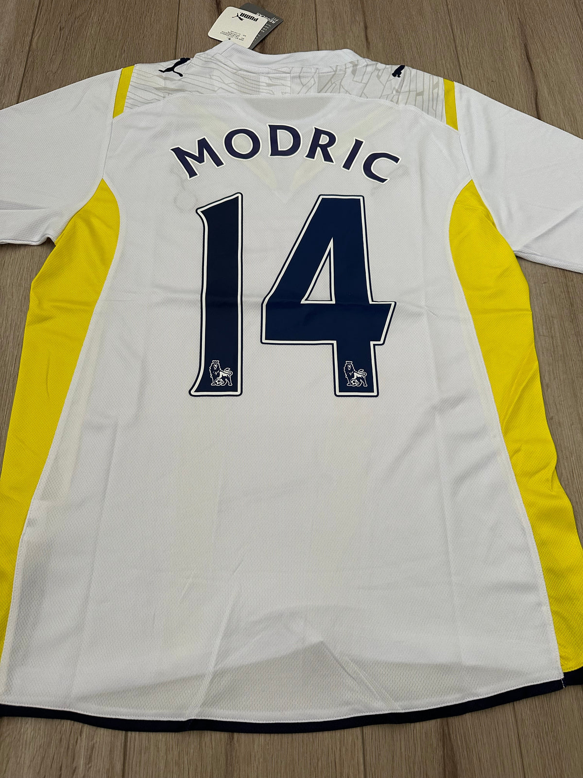 Tottenham Luka Modric #14 2009/10 Home White Retro Soccer Jersey Men