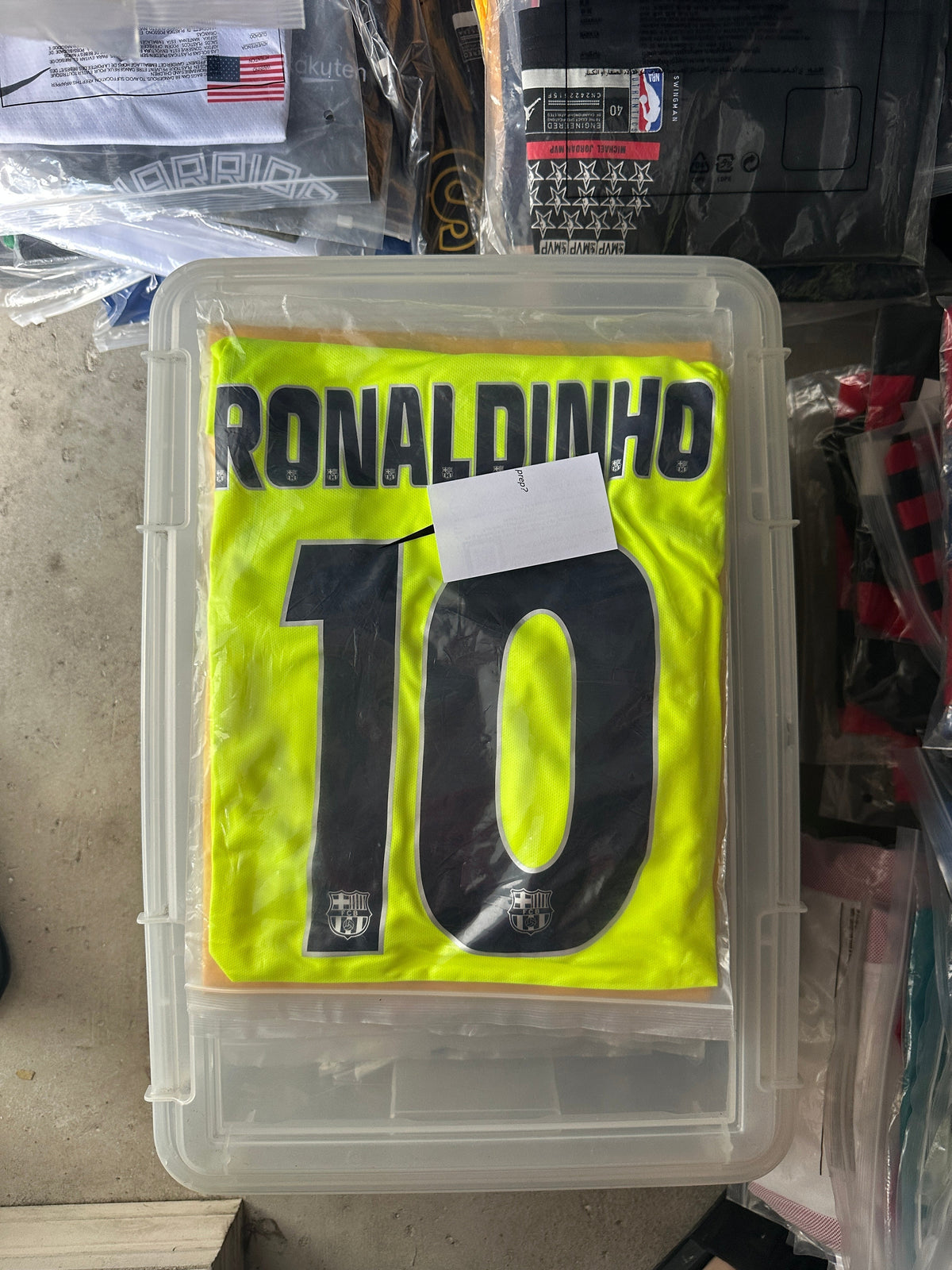 Barcelona Ronaldinho #10 2005/06 Away Yellow Retro Soccer Jersey Men Size