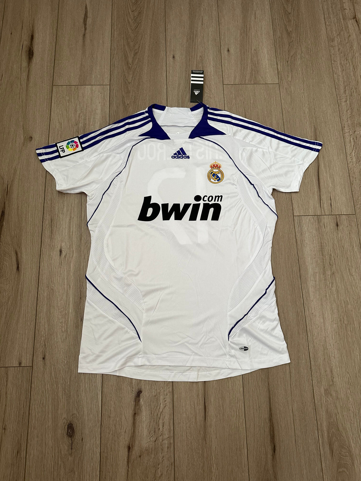Real Madrid 2007/08 Home Retro Soccer Jersey – Ruud van Nistelrooy #17 – White – Men’s