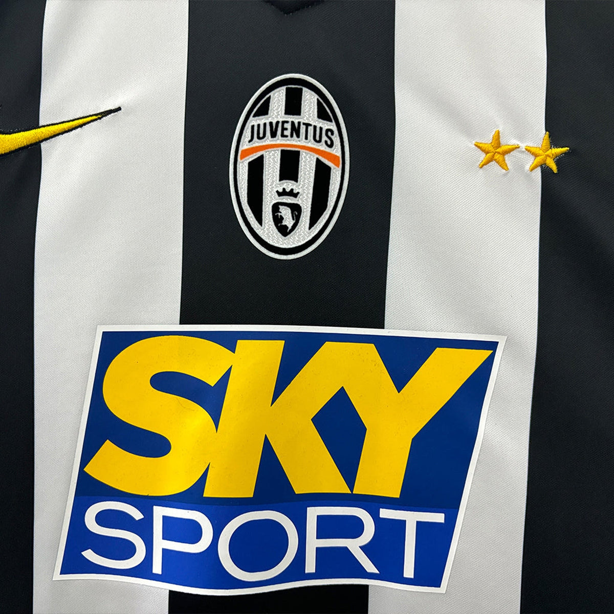 Juventus 2004/05 Home Retro Soccer Jersey