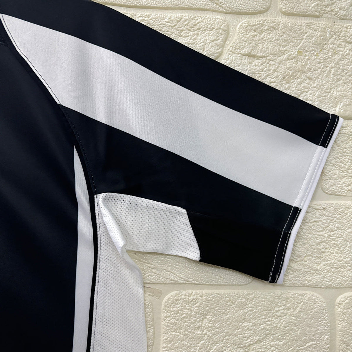 Juventus 2004/05 Home Retro Soccer Jersey