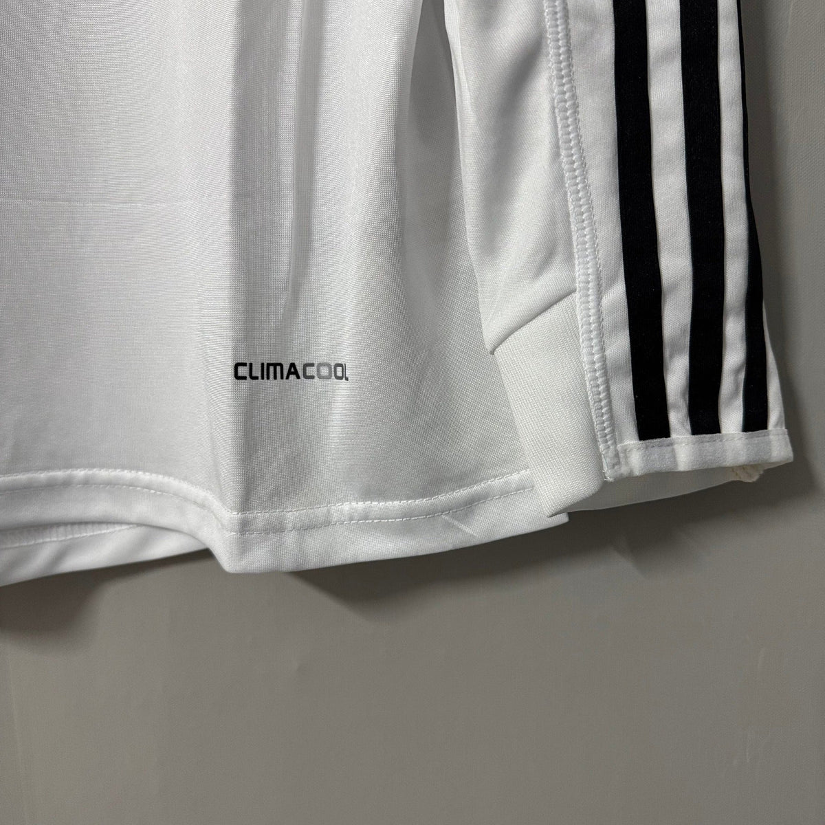 Real Madrid 2009/10 Home Long-Sleeve Retro Soccer Jersey